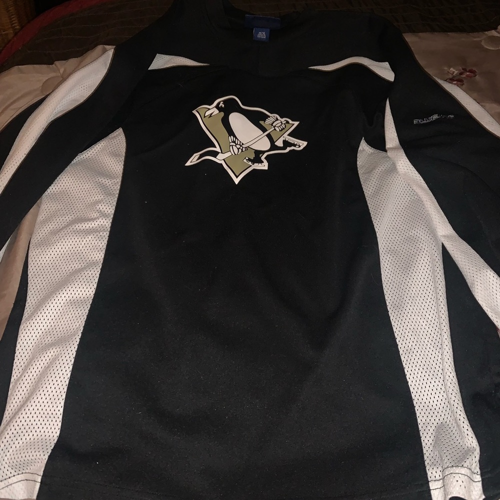 Adult Pens sweatshirt. Excellent condition.